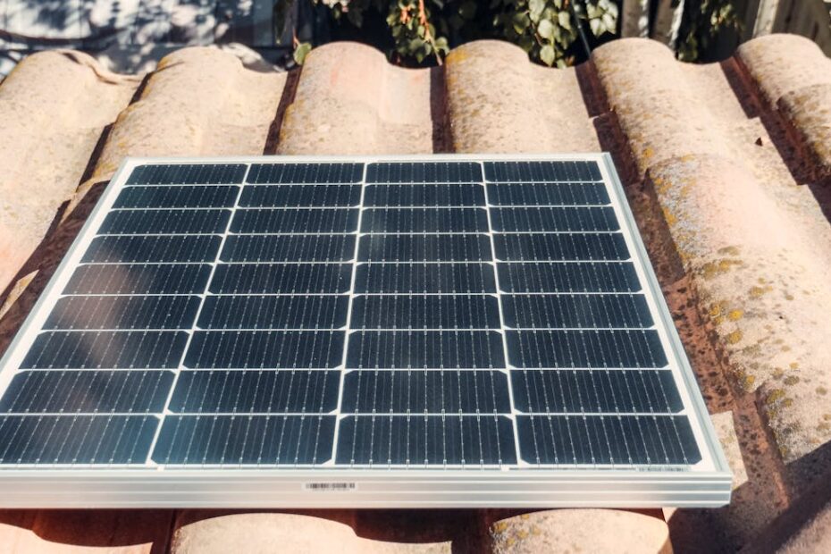 Batterie lithium LiFePO4 connectée à des panneaux solaires 6000W sur toiture