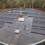 Chauffe-eau solaire thermodynamique : le comparatif honnête avant d'investir Installation de chauffe-eau solaire thermodynamique sur toiture maison individuelle